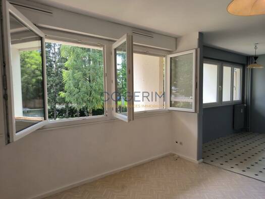 Appartement à louer 610 € 2 pièces 1 chambre 42,36 m² RDC/10 Belleroche Villefranche-sur-Saône 69400