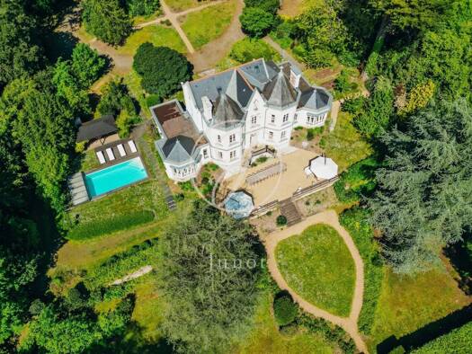 Maison à vendre 1 890 000 € 12 pièces 4 chambres 357 m² 5 893 m² de terrain Le Cellier 44850
