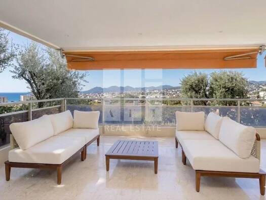 Appartement à vendre 1 260 000 € 3 pièces 2 chambres 96,89 m² Étage 1/2 Le Cannet 06110