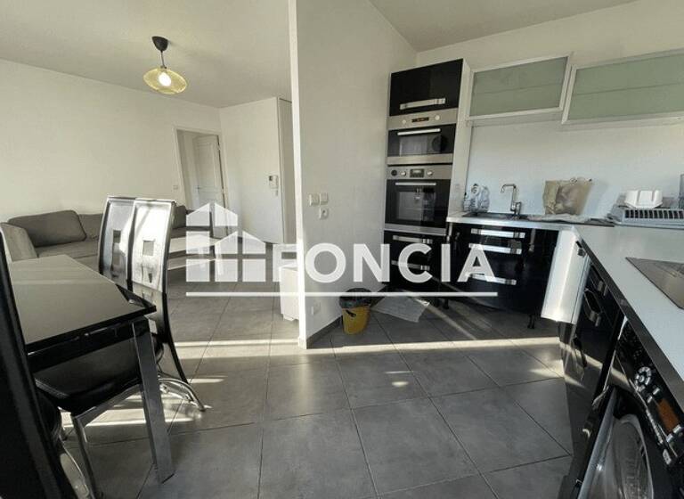 Appartement à louer 623 € 2 pièces 1<br/>chambre 47 m²<br/>superficie 2ème<br/>étage Abry Grenoble 38100