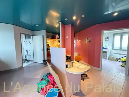 Local d'activités à vendre 91 800 € 101 m² d'espace de stockage divisible Est Blois 41000