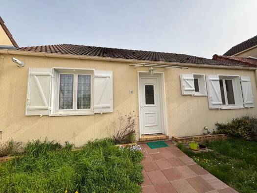 Maison à louer 1 350 € 3 pièces 2 chambres 75 m² 242 m² de terrain Centre Est Vert-Saint-Denis 77240