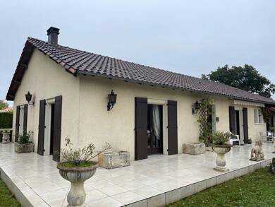 Maison à vendre 192 600 € 4 pièces 2 chambres 125 m² 1 249 m² de terrain La Tour-Blanche-Cercles 24320