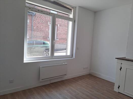 Appartement à louer 330 € 1 pièce 13,6 m² RDC/1 Faubourg d'Isle-Neuville Saint-Quentin 02100
