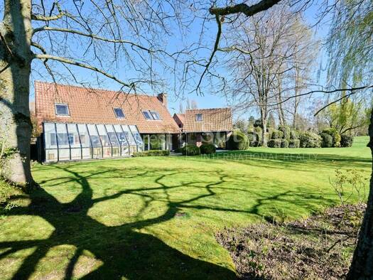 Maison à vendre 997 000 € 4 pièces 2 chambres 210 m² 928 m² de terrain Domaine de la Vigne Bondues 59910