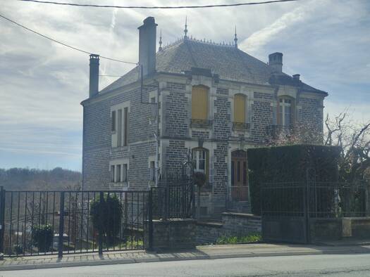 Maison en viager occupé Bouquet 84 000 € 7 pièces 4 chambres 163 m² 896 m² de terrain Allassac 19240