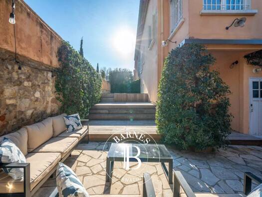 Maison de ville à vendre 1 830 000 € 9 pièces 6 chambres 213 m² 300 m² de terrain Centre Ville Aix-en-Provence 13100