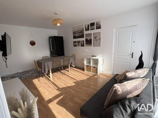 Appartement à louer 1 350 € 5 pièces 4 chambres 78 m² Étage 1/8 Bois de Marche-Marais Le Mée-sur-Seine 77350