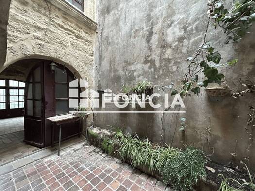 Appartement à louer 390 € 1 pièce 26,4 m² RDC Centre Est Uzès 30700