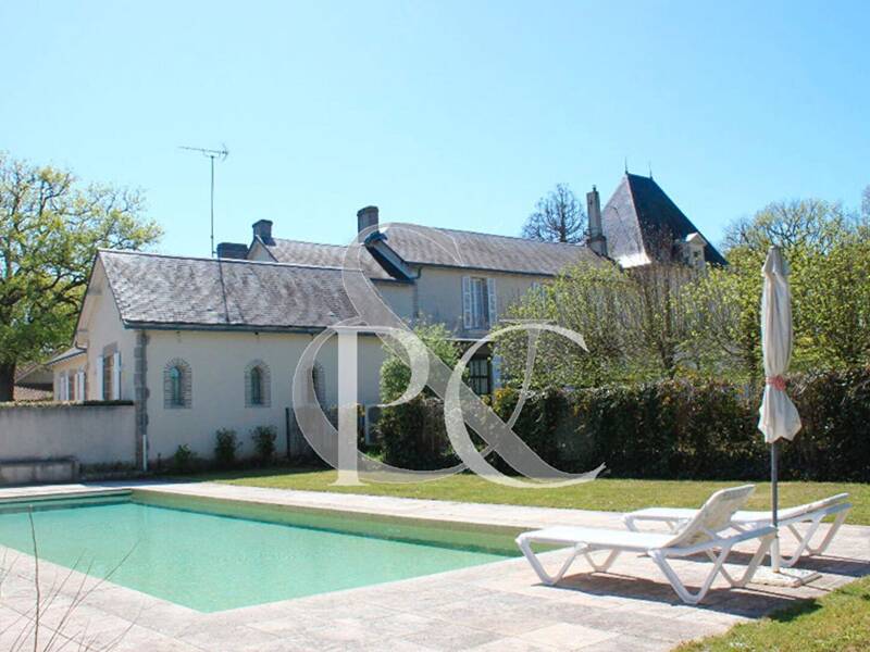 Maison à vendre, 417m², MOUTIERS LES MAUXFAITS