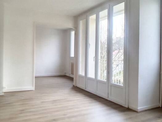 Appartement à louer 910 € 4 pièces 2 chambres 67 m² Étage 2/3 Saint Martin Sud Etampes 91150