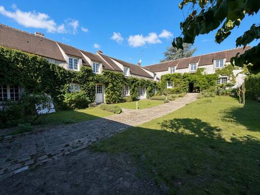 Maison à vendre 990 000 € 9 pièces 5 chambres 440 m² 2 753 m² de terrain Saint-Germain-sur-École 77930