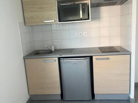 Appartement à louer 808 € 1 pièce 29,9 m² Girondins Lyon 7ème arrondissement 69007