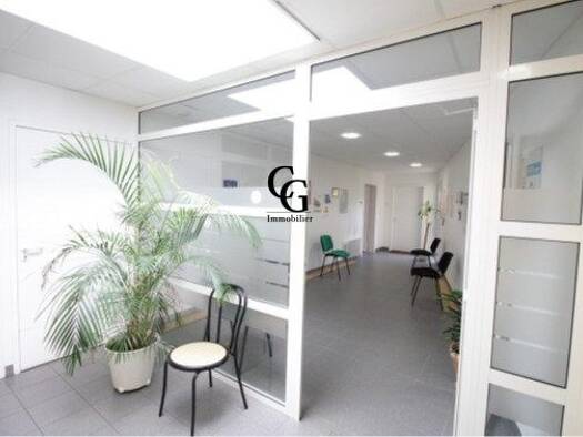 Local commercial à louer 500 € 45 m² de surface de vente Nord Les Sorinières 44840