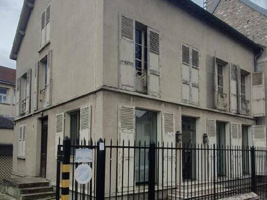 Maison à vendre 472 500 € 11 pièces 5 chambres 193,6 m² 467 m² de terrain Centre Melun 77000