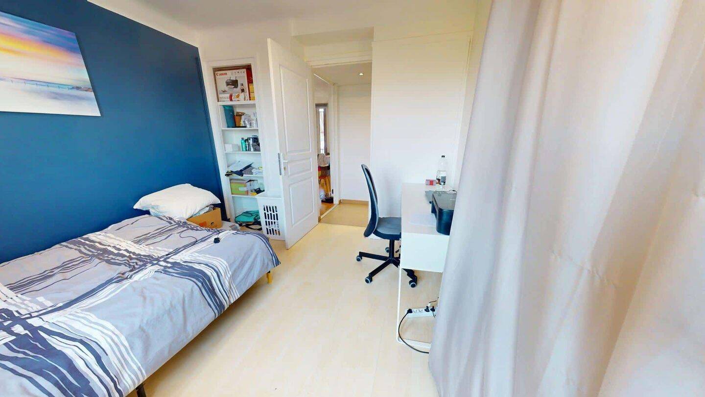 Room in Rue Séverine, Villeurbanne for 75 m² with 4 bedrooms - C — 1