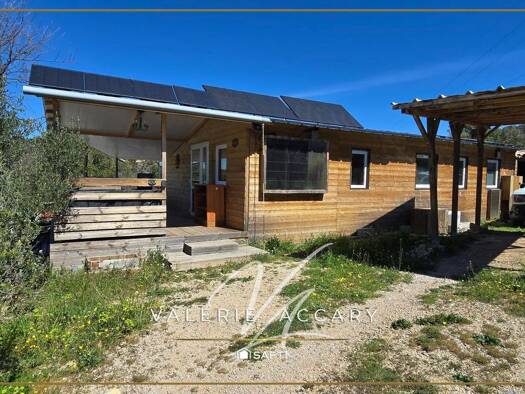 Propriété de loisirs à vendre 199 000 € 293 m² de terrain Rocbaron 83136