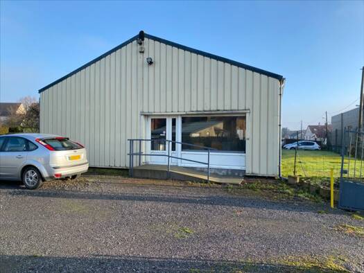 Local commercial à louer 600 € 120 m² de surface de vente Fresnoy-le-Grand 02230