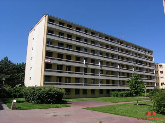 Appartement à vendre 343 350 € 4 pièces 2 chambres 79,77 m² Étage 6/6 Centrale Poissy 78300