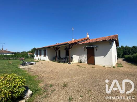 Maison à vendre 259 000 € 6 pièces 3 chambres 110 m² 2 630 m² de terrain Azay-le-Brûlé 79400