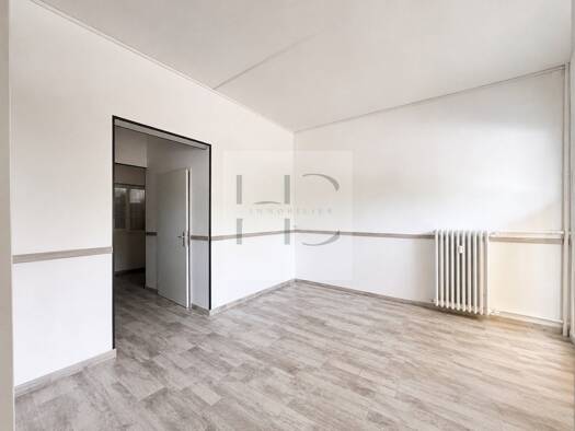 Local commercial à vendre 89 000 € 35 m² de surface de vente Est Ambilly 74100