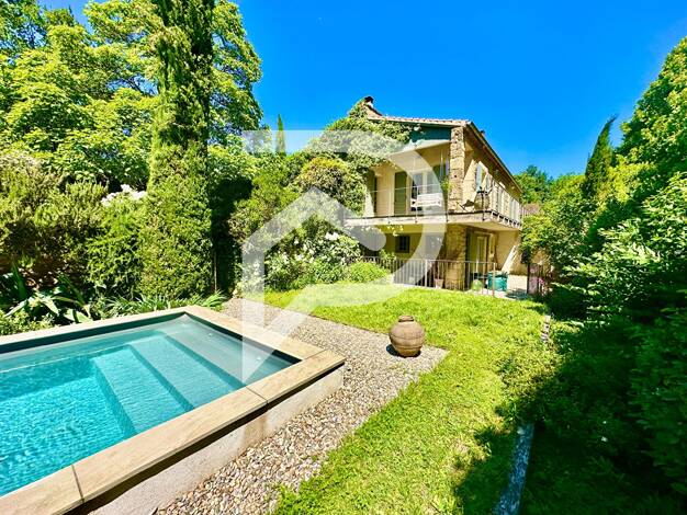 Maison à vendre 660 000 € 6 pièces 4 chambres 151 m² 2 050 m² de terrain Ansouis 84240