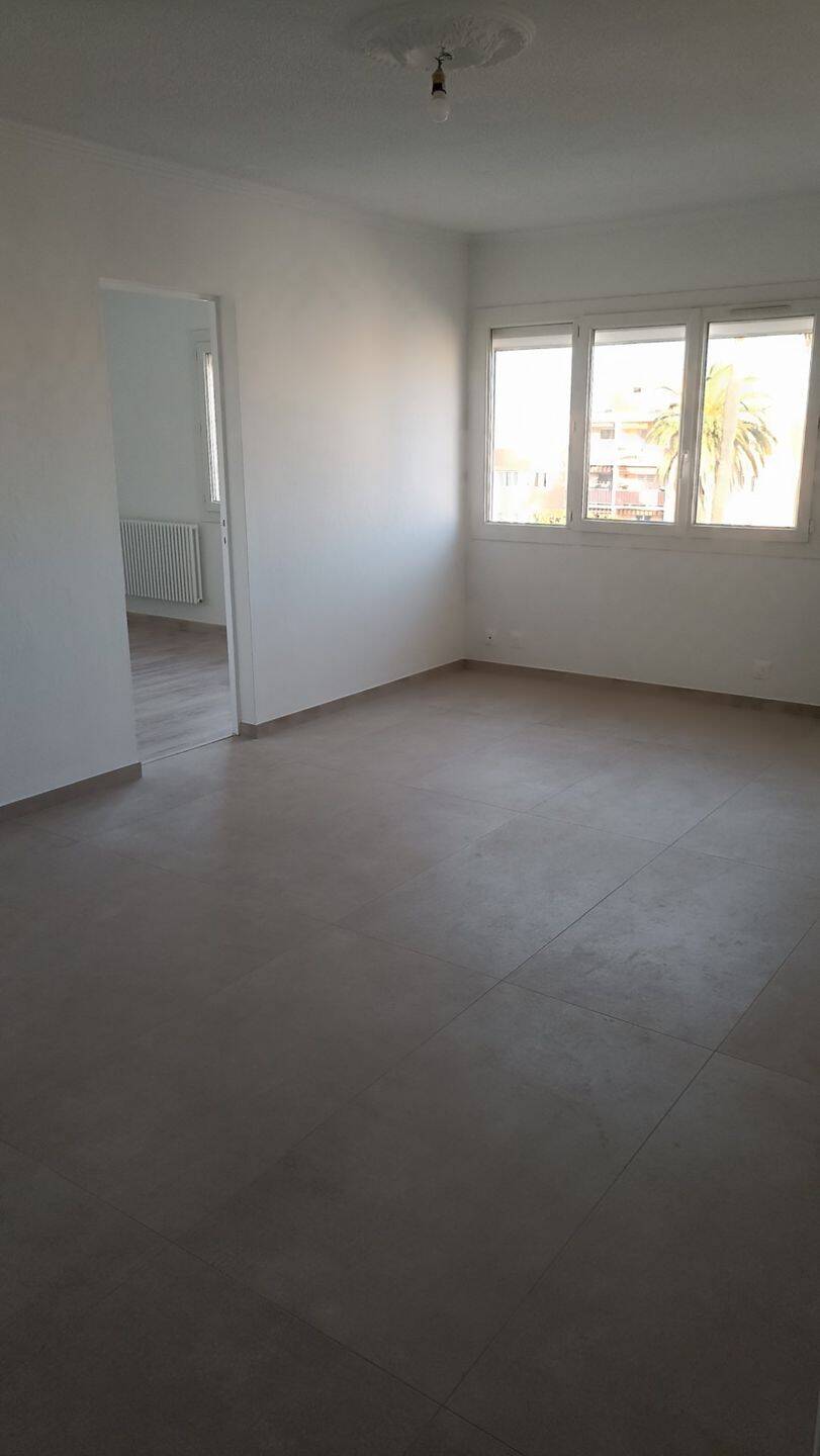 Maison à louer, 69m², HYERES
