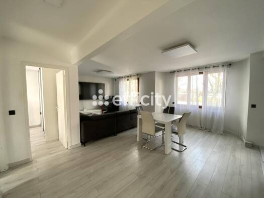 Pavillon à vendre 425 000 € 3 pièces 2 chambres 94,4 m² 465 m² de terrain Bel Air Neuilly-Plaisance 93360