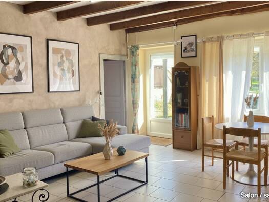 Maison à vendre 195 000 € 7 pièces 6 chambres 225 m² 7 500 m² de terrain Lezay 79120