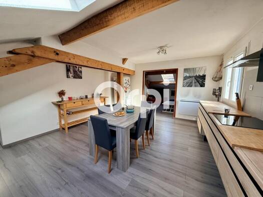 Appartement à vendre 140 000 € 3 pièces 2 chambres 85,1 m² Étage 3/3 Allevard 38580