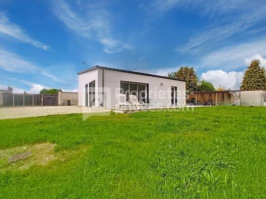 Maison de plain-pied à vendre 188 550 € 3 pièces 2 chambres 71 m² 791 m² de terrain Cerizay 79140