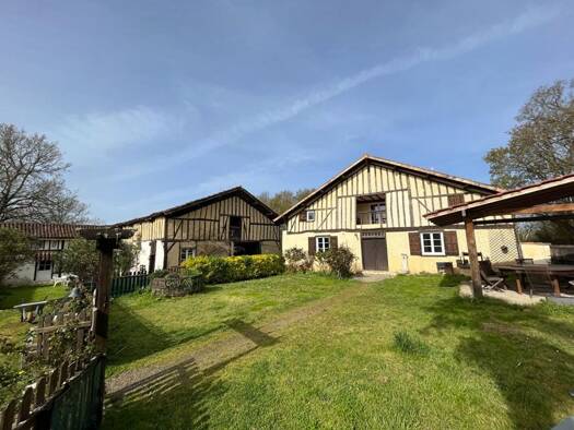 Ferme à vendre 420 000 € 9 pièces 8 chambres 300 m² 40 275 m² de terrain Lanne-Soubiran 32110