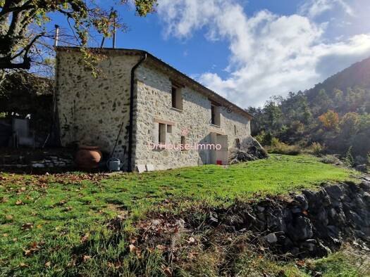 Maison à vendre 695 000 € 3 pièces 1 chambre 97,49 m² 130 600 m² de terrain La Palud-sur-Verdon 04120
