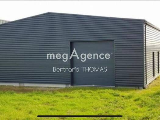Local commercial à vendre 1 899 000 € 1 800 m² de surface de vente Romagne 35133