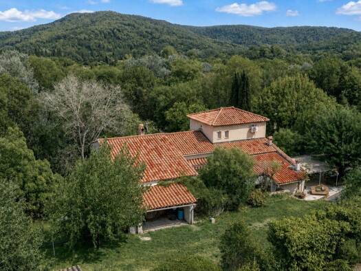 Maison à vendre 425 000 € 6 pièces 3 chambres 151 m² 2 650 m² de terrain Salernes 83690