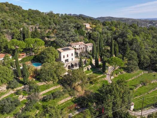 Maison de plain-pied à vendre 1 000 000 € 19 pièces 15 chambres 650 m² 36 385 m² de terrain Saint-Ambroix 30500