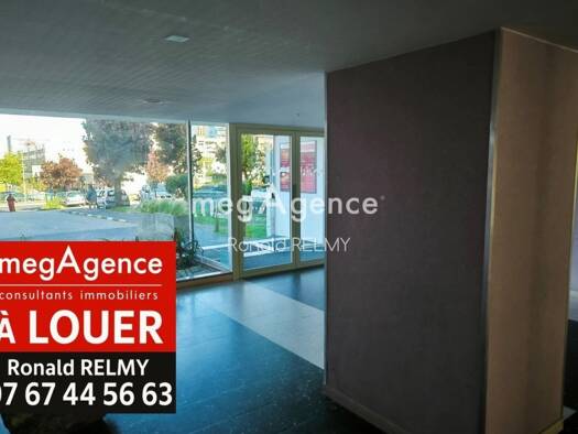 Appartement à louer 920 € 5 pièces 3 chambres 107 m² Étage 12/18 Robretières La Roche-sur-Yon 85000