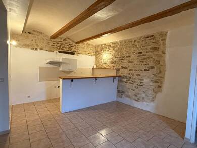 Appartement à louer 438 € 2 pièces 1 chambre 43 m² Dernier étage, Étage 2/2 Barjac 30430