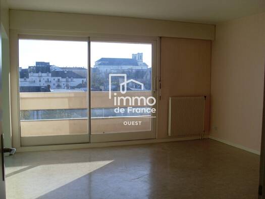 Appartement à louer 518 € 2 pièces 1 chambre 50 m² Étage 3/3 Pentagone La Roche-sur-Yon 85000