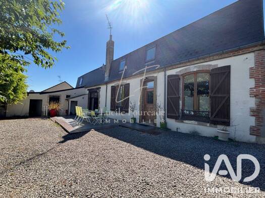 Maison à vendre 382 000 € 7 pièces 5 chambres 260 m² 957 m² de terrain Berry-Bouy 18500
