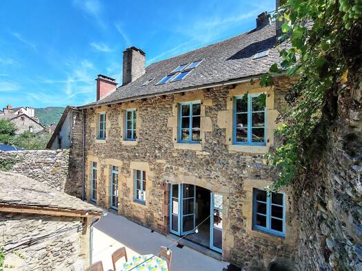 Maison à vendre 249 000 € 8 pièces 5 chambres 372 m² 735 m² de terrain Saint Geniez d'Olt et d'Aubrac 12130