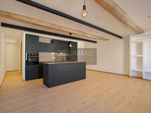 Appartement à vendre 235 000 € 4 pièces 2 chambres 86,6 m² Étage 1/3 Solliès-Pont 83210