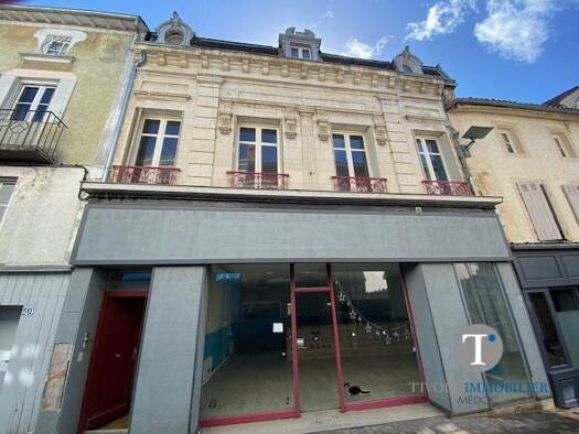 Immeuble à vendre 174 000 € 290 m² La Mairie Parthenay 79200