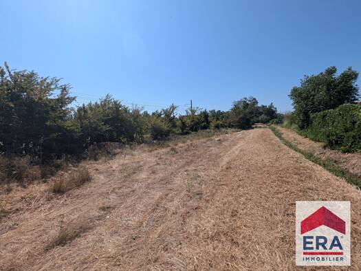 Terrain constructible à vendre 73 000 € 950 m² de terrain Sud Pierrelatte 26700