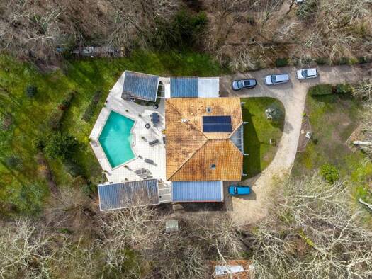 Maison de ville à vendre 749 000 € 9 pièces 5 chambres 200 m² 3 000 m² de terrain Saint-Sulpice-et-Cameyrac 33450