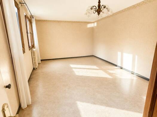 Maison de plain-pied à vendre 185 000 € 4 pièces 3 chambres 79 m² 397 m² de terrain Tours-sur-Marne 51150