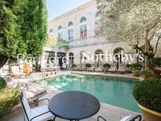 Demeure à vendre 1 890 000 € 20 pièces 10 chambres 1 567 m² Agen 47000