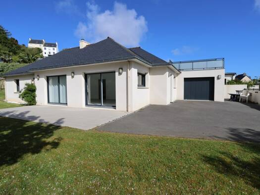 Maison de plain-pied à vendre - Première occupation 515 000 € 5 pièces 3 chambres 126 m² 849 m² de terrain Zone Rurale Ouest et Sud Saint-Pol-de-Léon 29250