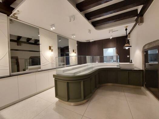 Local commercial avec bail commercial 26 000 € 32 m² de surface de vente Centre Ville Chambéry 73000