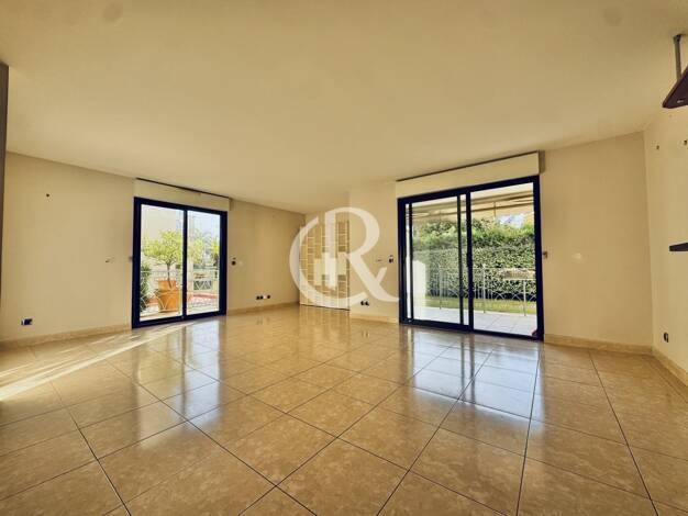 Appartement à vendre 520 000 € 4 pièces 3 chambres 107,4 m² RDC/4 Hyères 83400